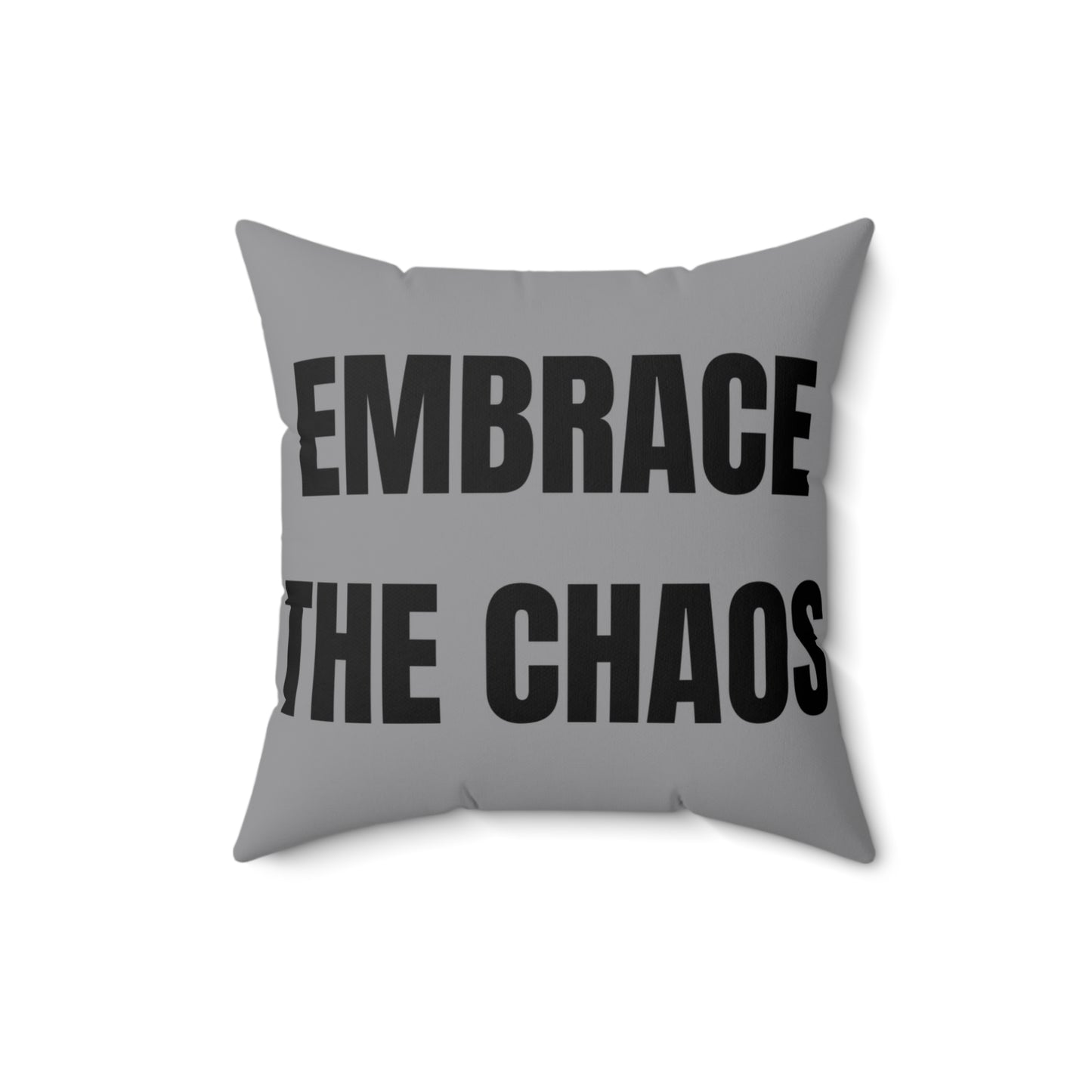 Cojín “Embrace the Chaos” – Colección Mafia & Drama