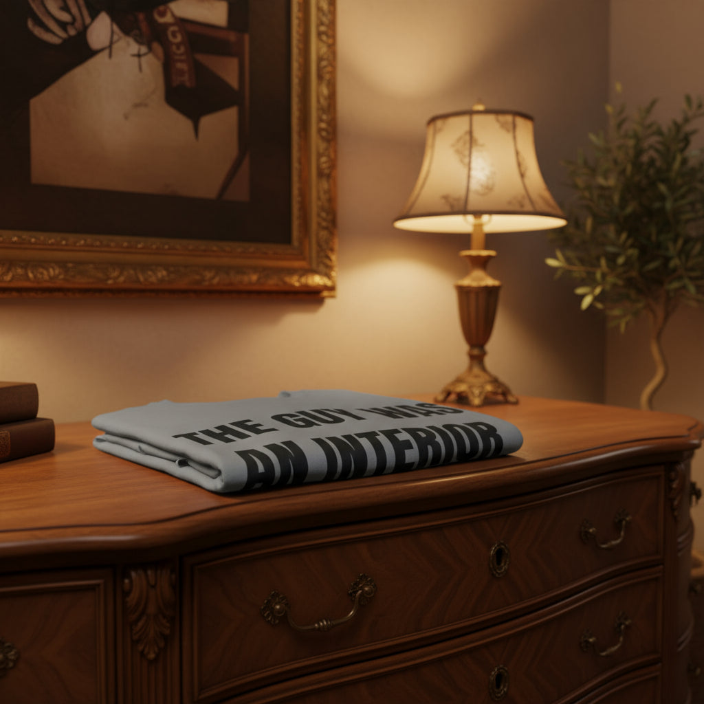 Camiseta “The Guy Was An Interior Decorator” – Colección Mafia & Drama