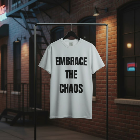Camiseta “Embrace the Chaos” – Colección Mafia & Drama