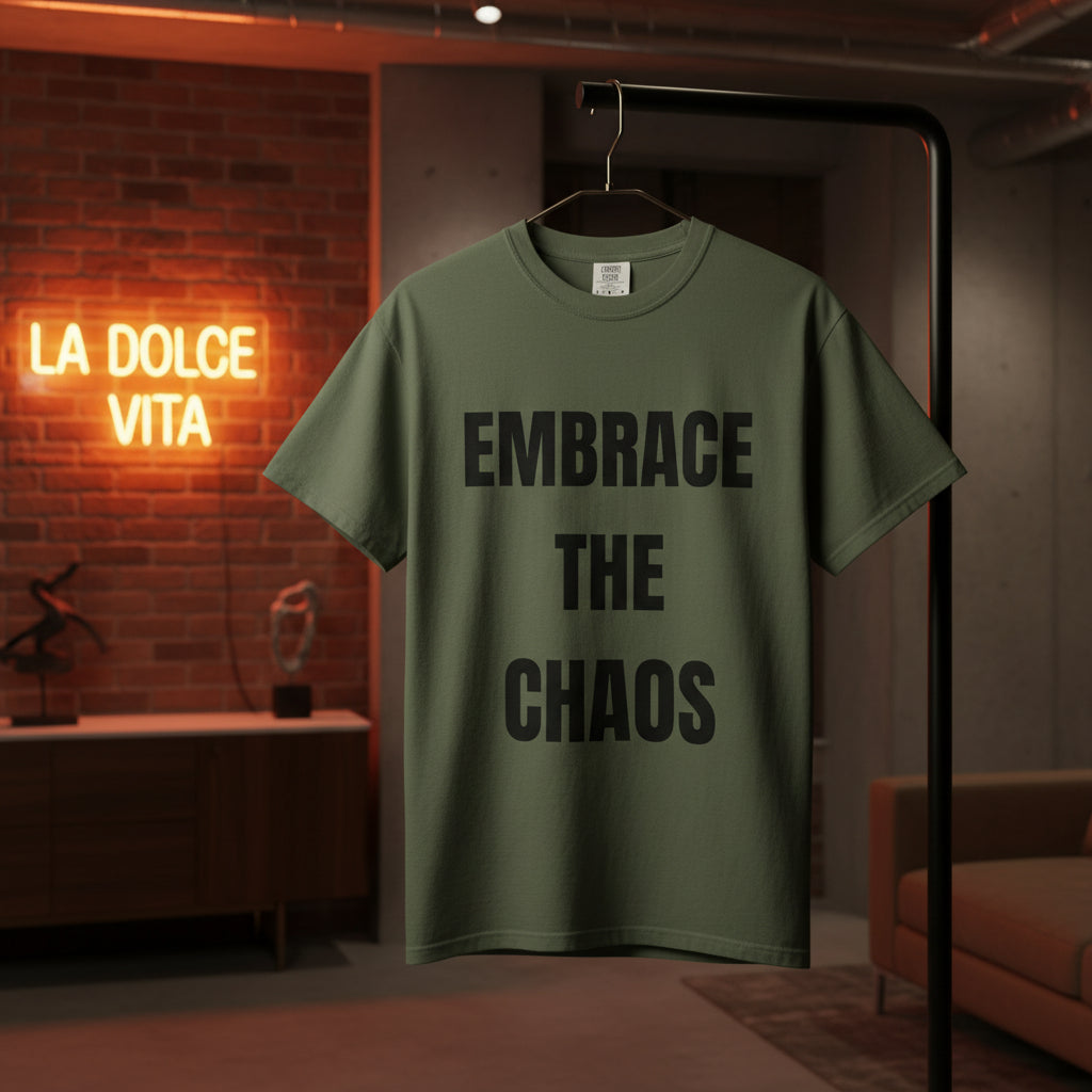 Camiseta “Embrace the Chaos” – Colección Mafia & Drama