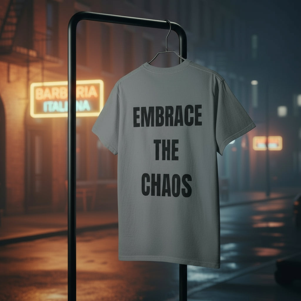 Camiseta “Embrace the Chaos” – Colección Mafia & Drama