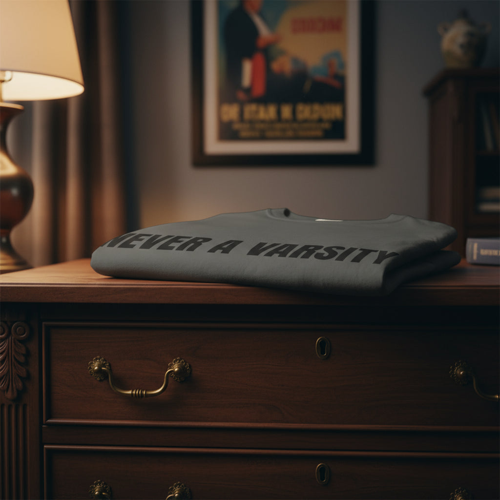 Camiseta “Never a Varsity Athlete, Huh?” – Colección Mafia & Drama