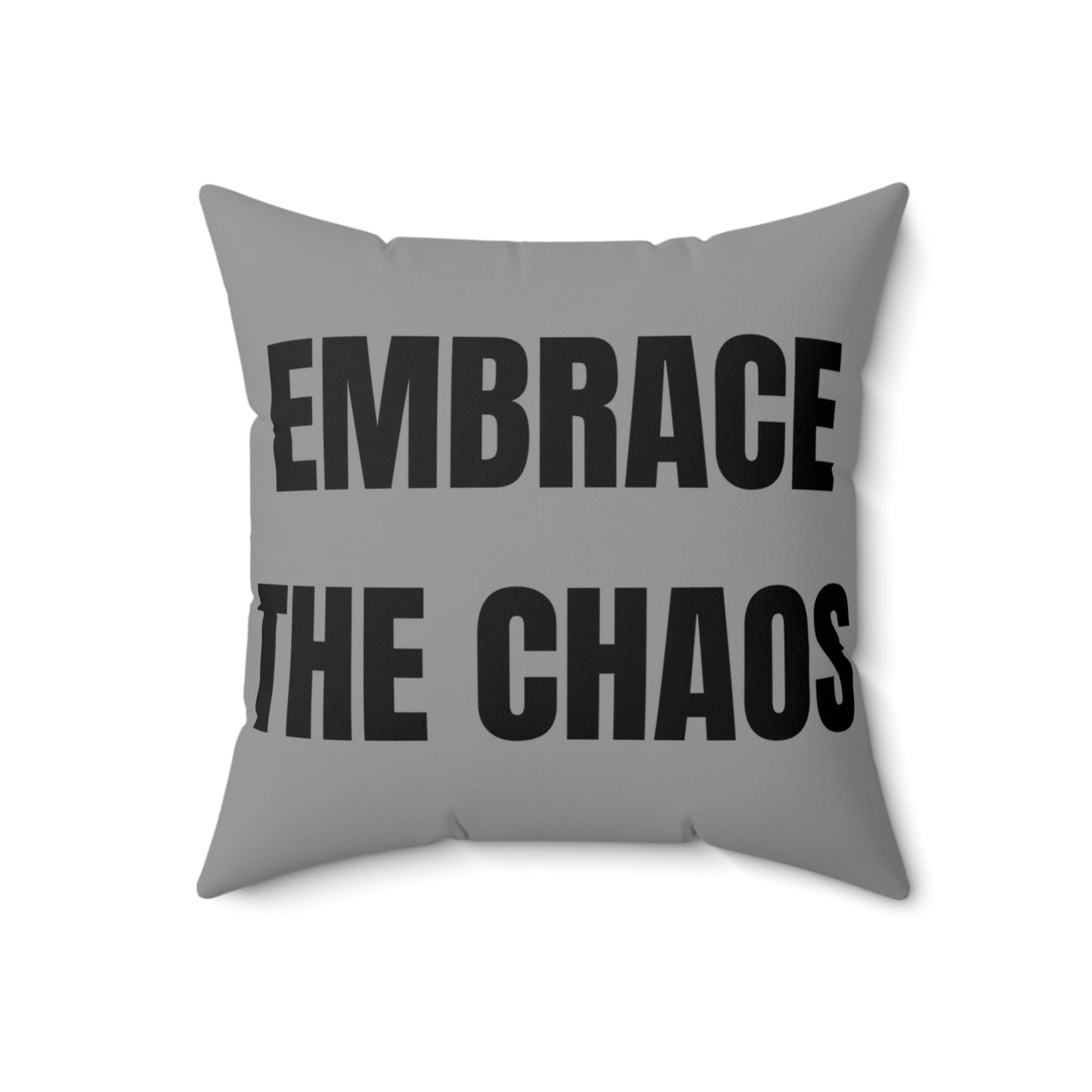 Cojín “Embrace the Chaos” – Colección Mafia & Drama