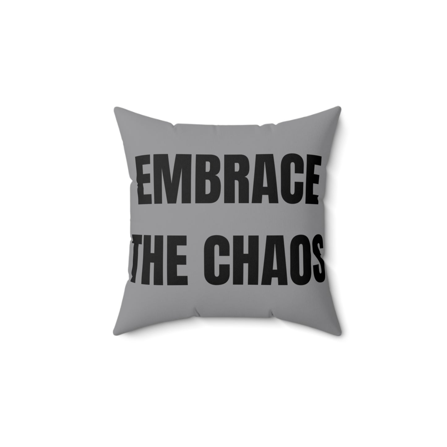 Cojín “Embrace the Chaos” – Colección Mafia & Drama